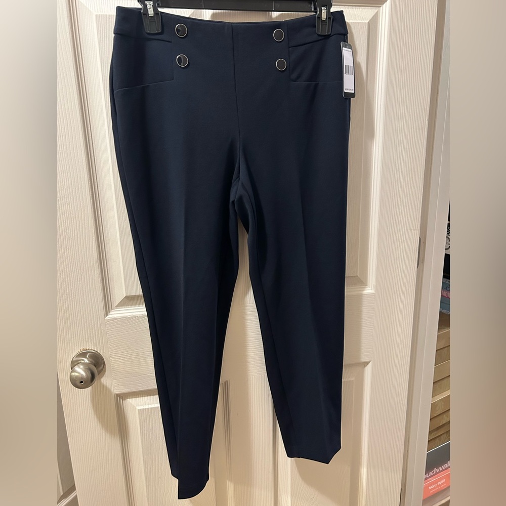 Soho Apparel Size Large Black Cropped Ankle Pants w/Sailor Button Detail NWT